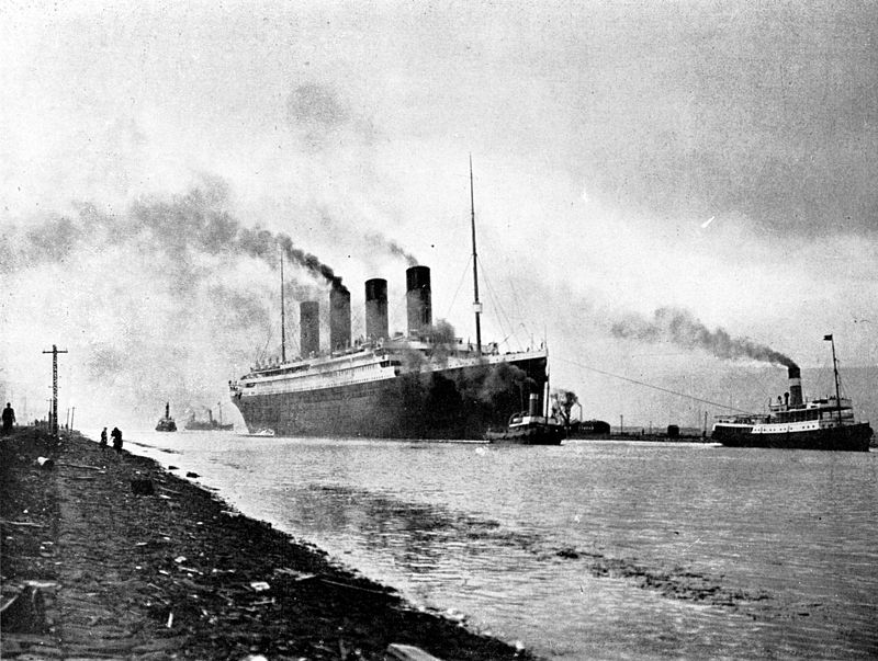 800px-rms-titanic-sea-trials-april-2-1912.jpg